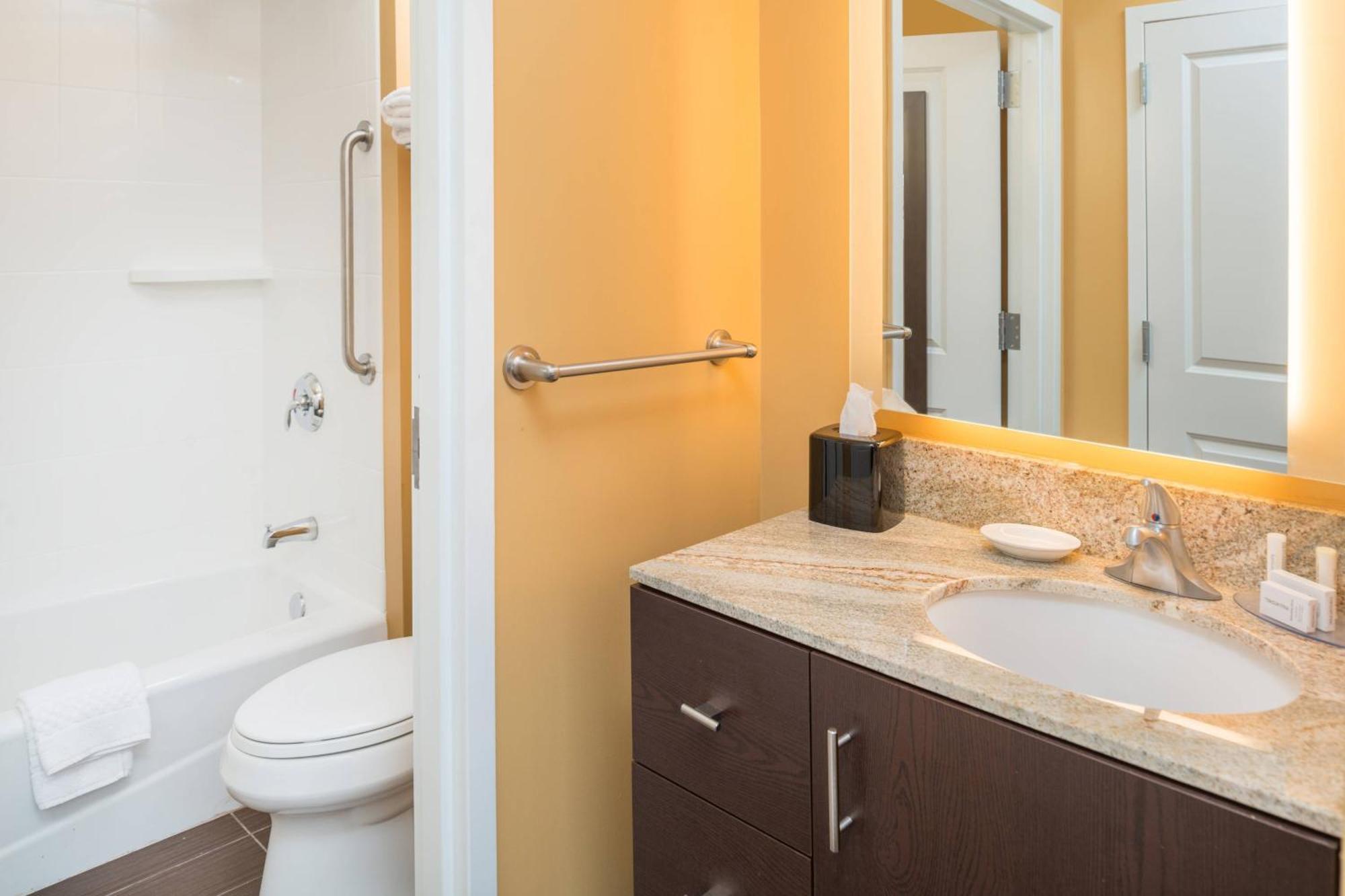 Towneplace Suites By Marriott New Hartford Εξωτερικό φωτογραφία