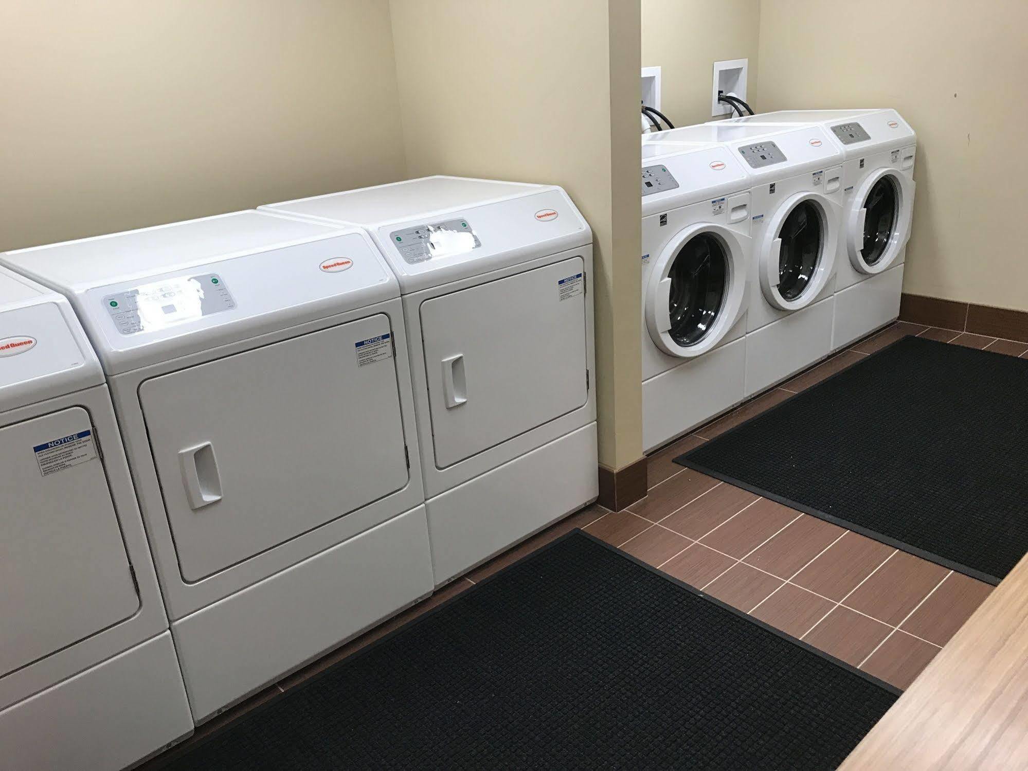 Towneplace Suites By Marriott New Hartford Εξωτερικό φωτογραφία